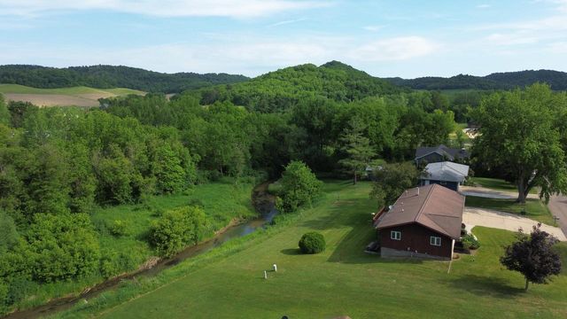 N1149 Brookside DRIVE, La Crosse, WI 54601