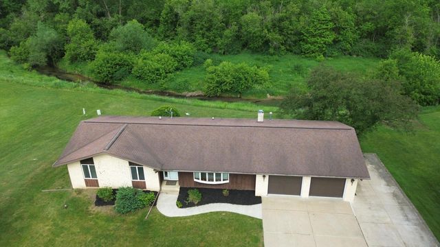 N1149 Brookside DRIVE, La Crosse, WI 54601