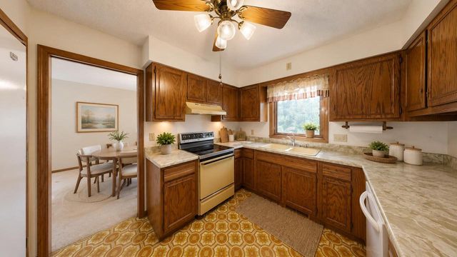 N1149 Brookside DRIVE, La Crosse, WI 54601