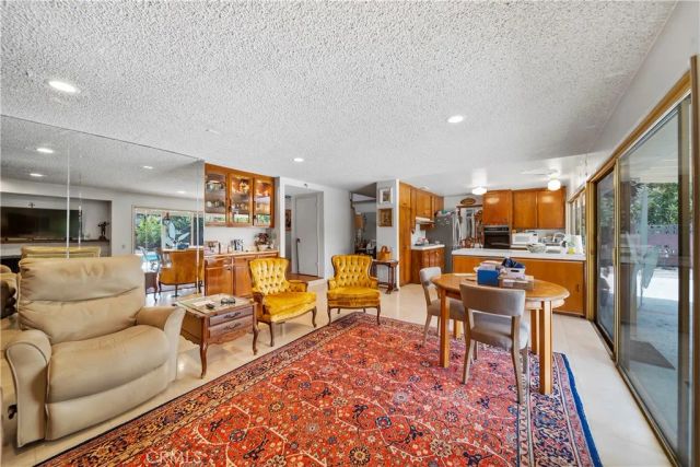 6304 Mirrior Lake Dr, Hollywood Hills, CA 90068