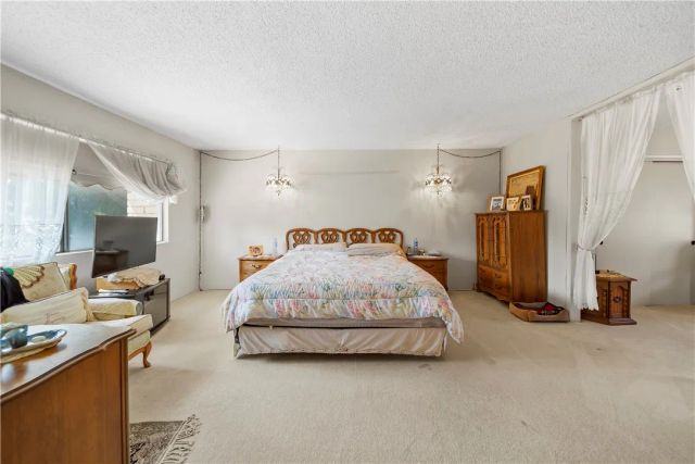 6304 Mirrior Lake Dr, Hollywood Hills, CA 90068