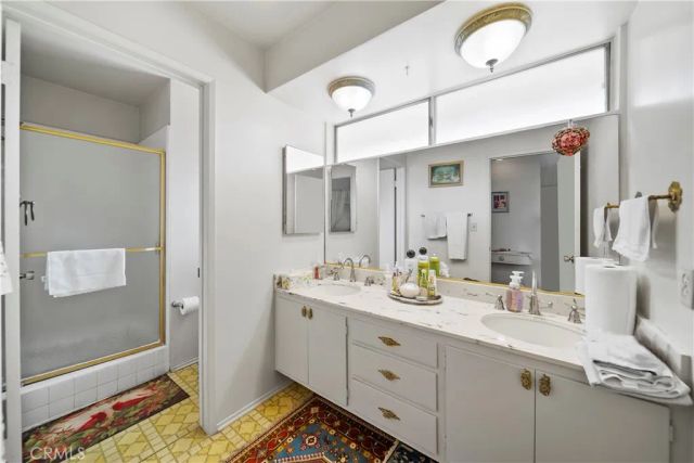 6304 Mirrior Lake Dr, Hollywood Hills, CA 90068