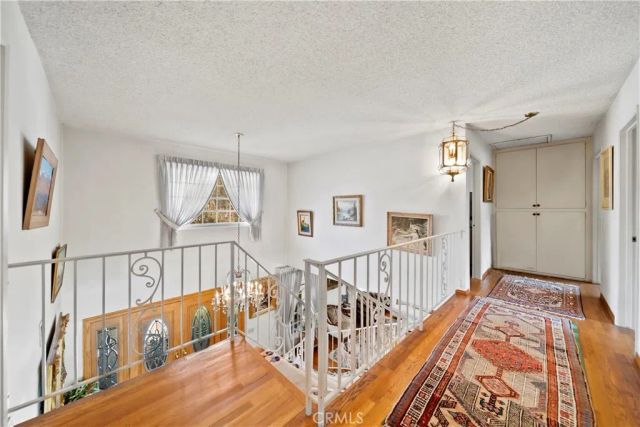 6304 Mirrior Lake Dr, Hollywood Hills, CA 90068