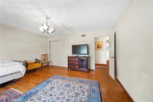 6304 Mirrior Lake Dr, Hollywood Hills, CA 90068