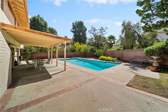 6304 Mirrior Lake Dr, Hollywood Hills, CA 90068