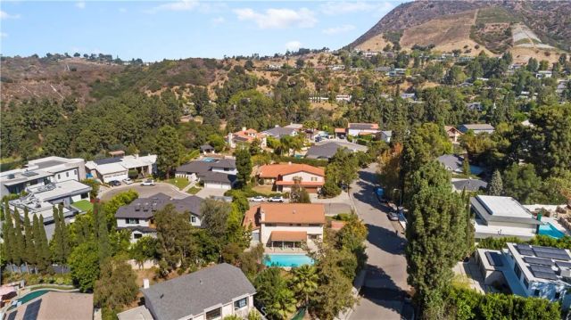 6304 Mirrior Lake Dr, Hollywood Hills, CA 90068