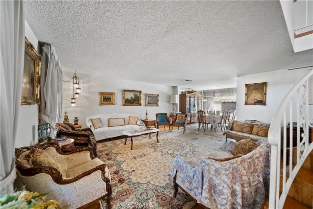 6304 Mirrior Lake Dr, Hollywood Hills, CA 90068