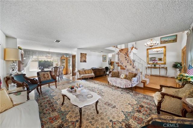 6304 Mirrior Lake Dr, Hollywood Hills, CA 90068