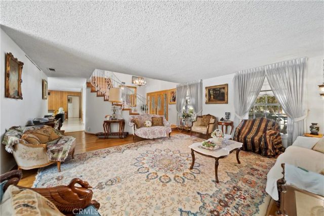 6304 Mirrior Lake Dr, Hollywood Hills, CA 90068