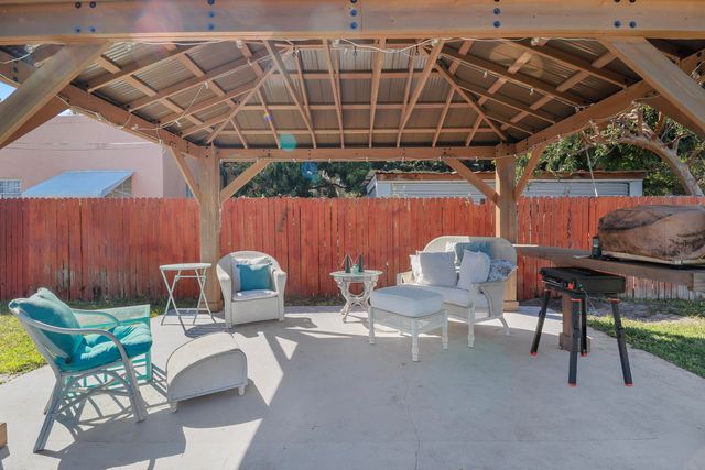 301 Hawthorne Drive, Lake Park, FL 33403