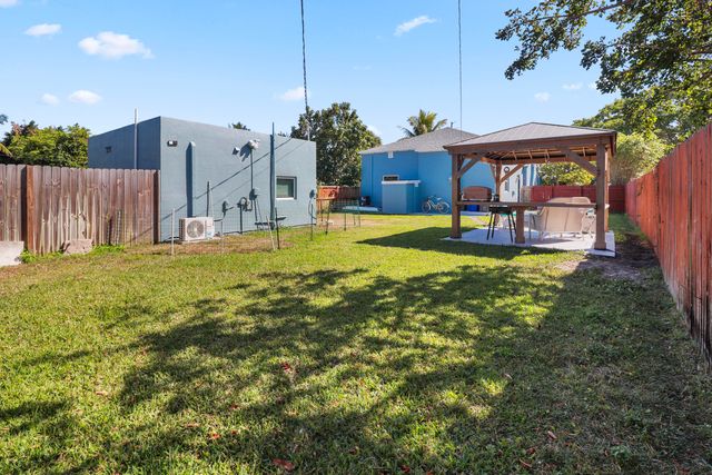 301 Hawthorne Drive, Lake Park, FL 33403