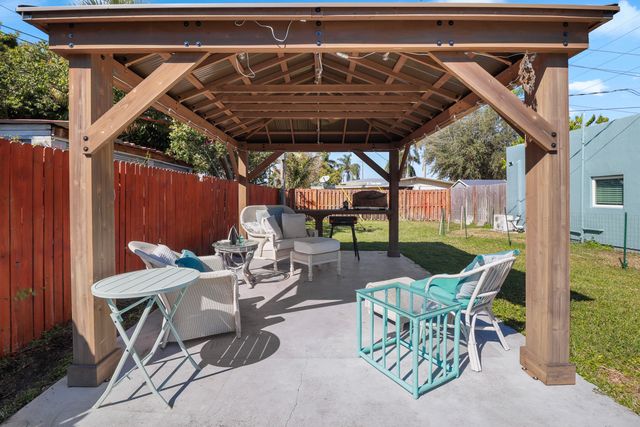 301 Hawthorne Drive, Lake Park, FL 33403