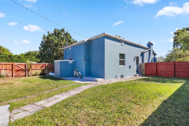 301 Hawthorne Drive, Lake Park, FL 33403