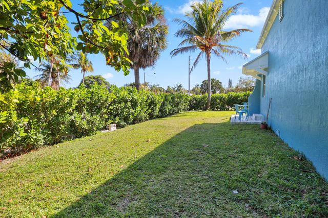 301 Hawthorne Drive, Lake Park, FL 33403