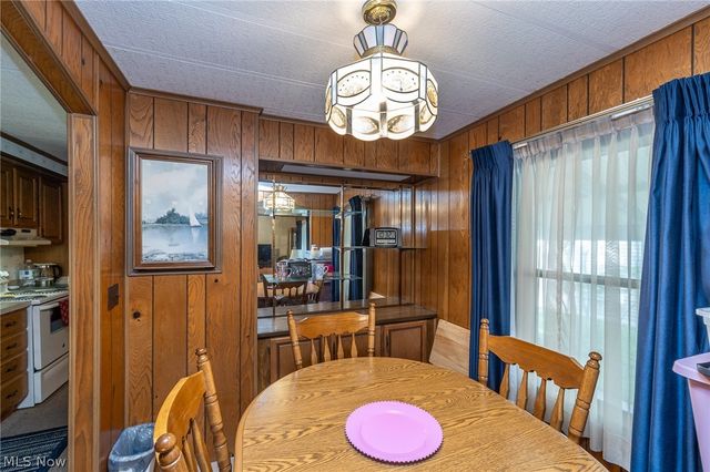 43 Parkway Drive, Olmsted Twp, OH 44138