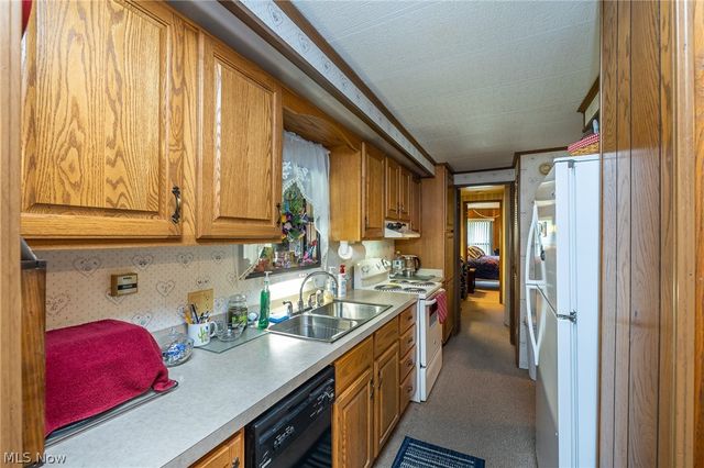 43 Parkway Drive, Olmsted Twp, OH 44138