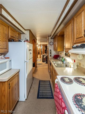 43 Parkway Drive, Olmsted Twp, OH 44138