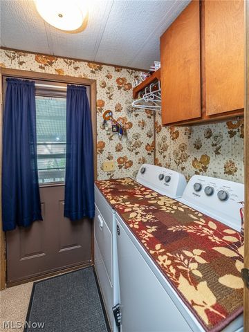 43 Parkway Drive, Olmsted Twp, OH 44138
