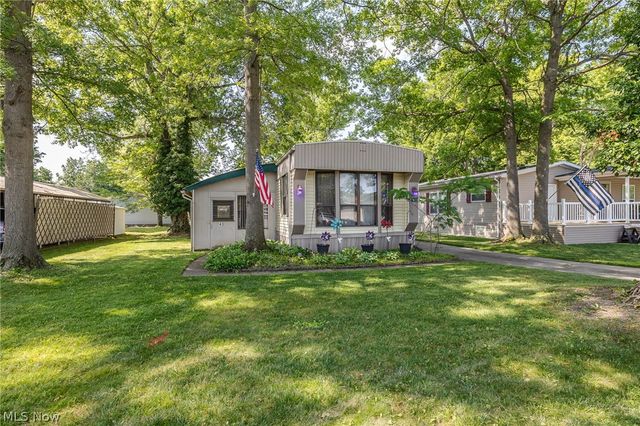 43 Parkway Drive, Olmsted Twp, OH 44138