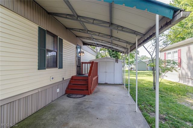 43 Parkway Drive, Olmsted Twp, OH 44138