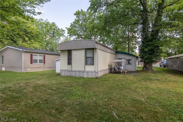 43 Parkway Drive, Olmsted Twp, OH 44138