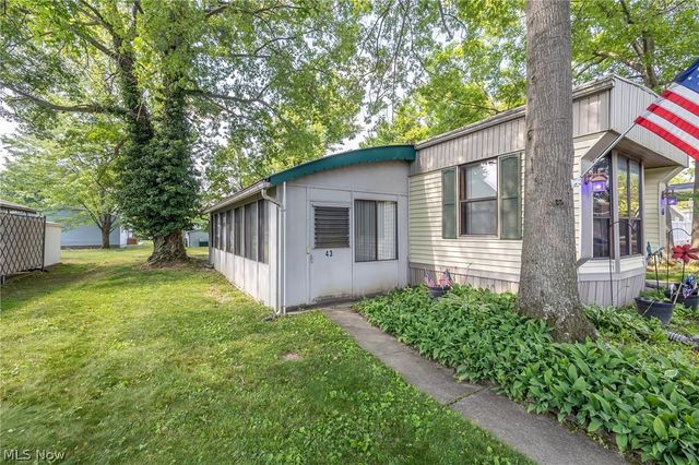 43 Parkway Drive, Olmsted Twp, OH 44138