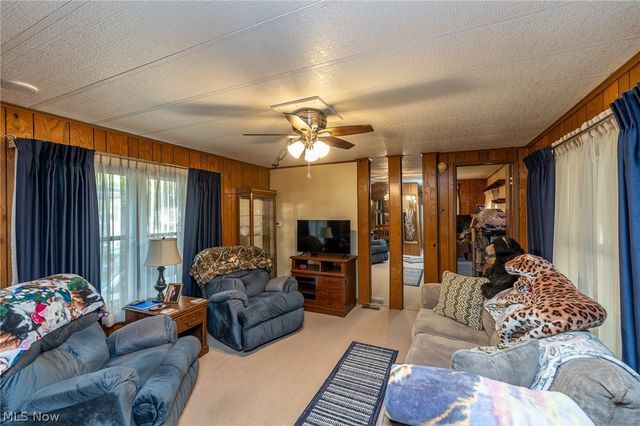 43 Parkway Drive, Olmsted Twp, OH 44138