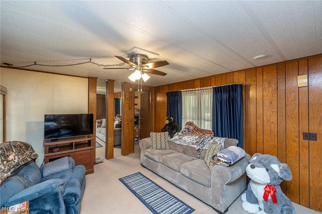 43 Parkway Drive, Olmsted Twp, OH 44138