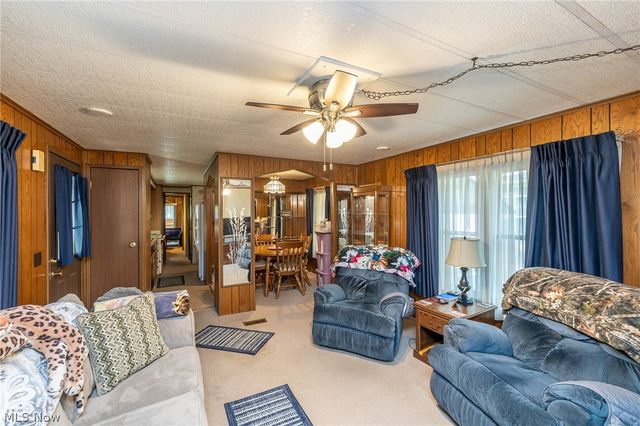 43 Parkway Drive, Olmsted Twp, OH 44138