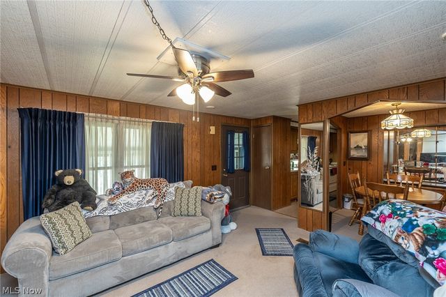 43 Parkway Drive, Olmsted Twp, OH 44138