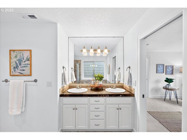 2052 Nw Village Cir 41, Portland, OR 97229