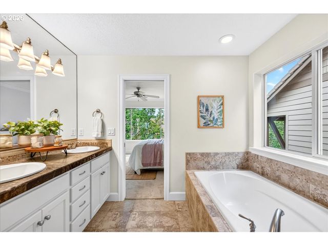2052 Nw Village Cir 41, Portland, OR 97229