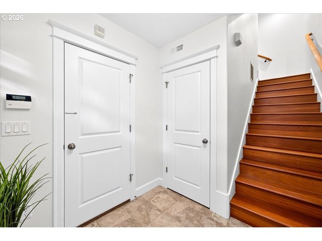 2052 Nw Village Cir 41, Portland, OR 97229