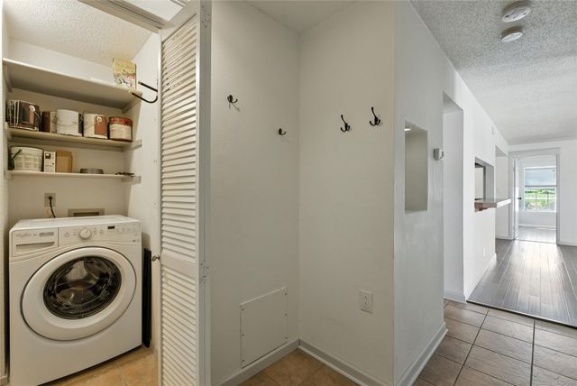 2501 Zia Road W 8-204, Santa Fe, NM 87505