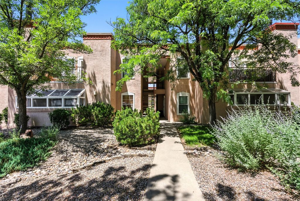 2501 Zia Road W 8-204, Santa Fe, NM 87505