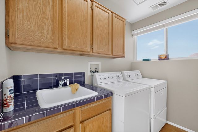 192 San Marcos Loop, Santa Fe, NM 87508