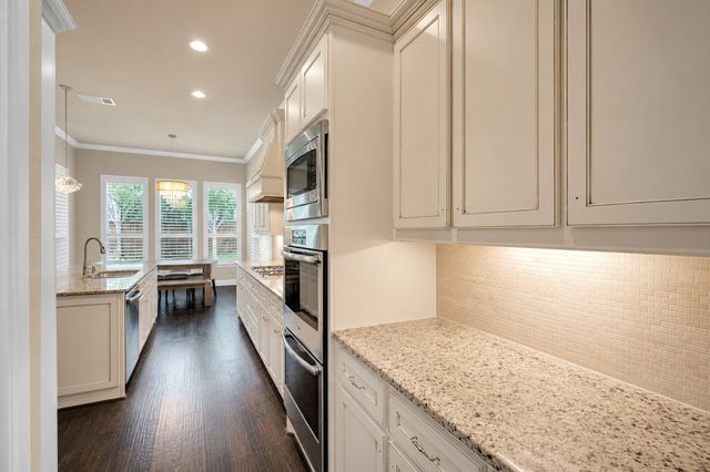 1115 Blue Lake Boulevard, Arlington, TX 76005