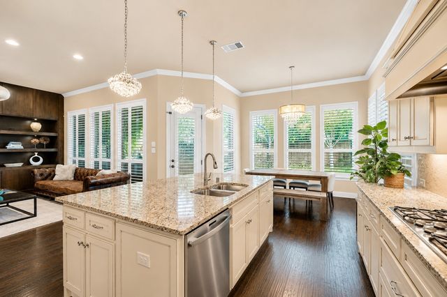 1115 Blue Lake Boulevard, Arlington, TX 76005