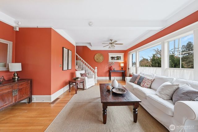 932 N 70th Street, Seattle, WA 98103