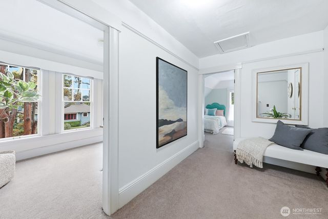 932 N 70th Street, Seattle, WA 98103