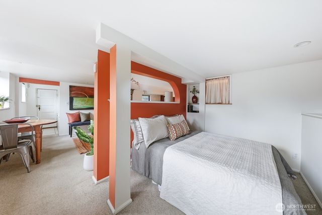 932 N 70th Street, Seattle, WA 98103