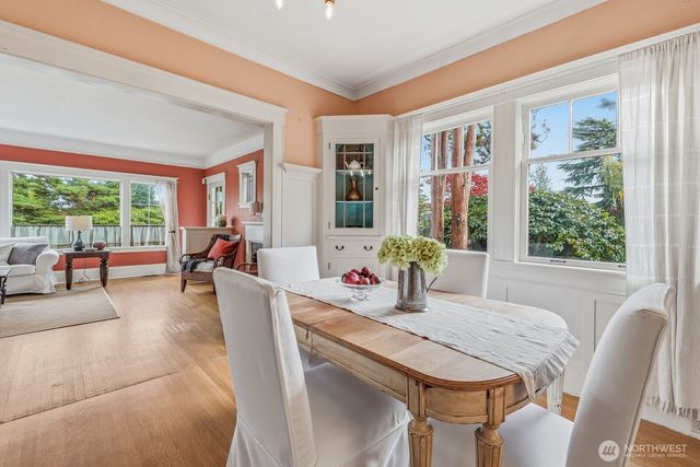 932 N 70th Street, Seattle, WA 98103