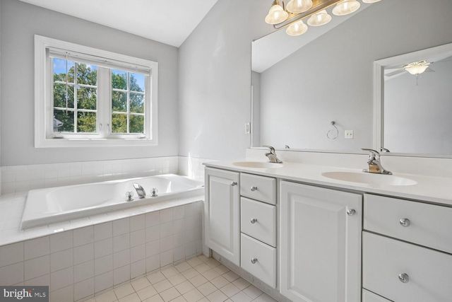 4370 THOMAS BRIGADE LN, Fairfax, VA 22033