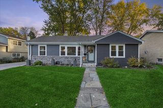 223 W Glade Road, Palatine, IL 60067