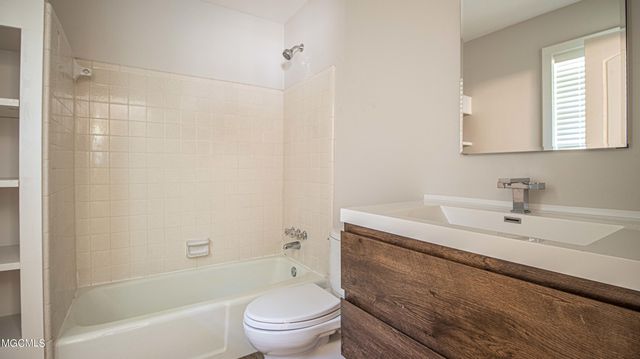 2417 Collins Boulevard, Gulfport, MS 39507
