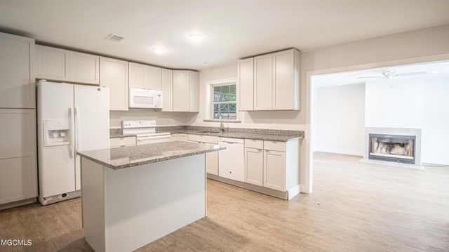 2417 Collins Boulevard, Gulfport, MS 39507