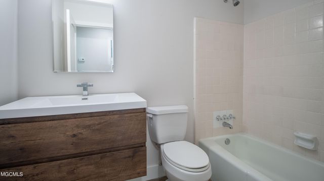 2417 Collins Boulevard, Gulfport, MS 39507