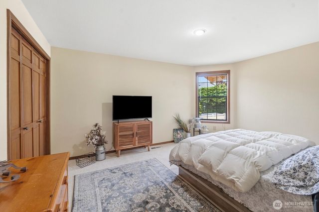 33339 5th Place SW, Federal Way, WA 98023