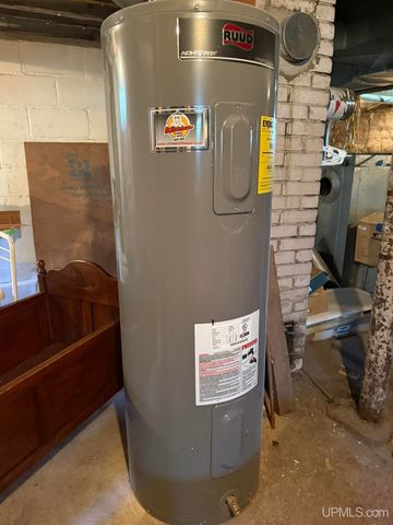 500 E Sagola Avenue, Kingsford, MI 49802