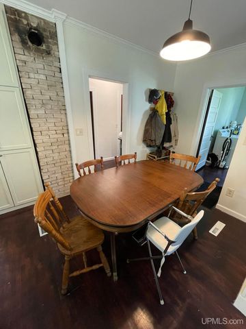 500 E Sagola Avenue, Kingsford, MI 49802